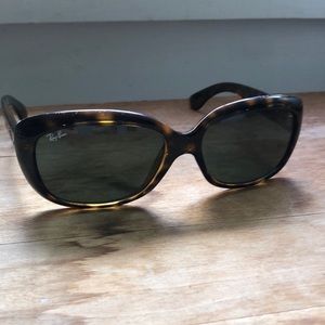 Ray-Ban Jackie Ohh sunglasses